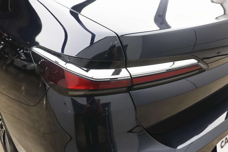 BMW 7 Series, 2024 — фото 8 из 12