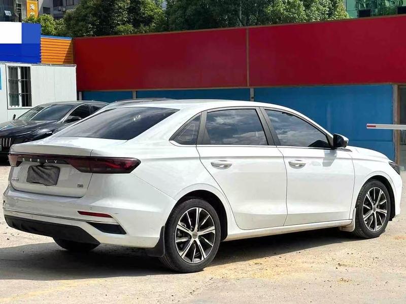 Geely Emgrand, 2021 — фото 6 из 12