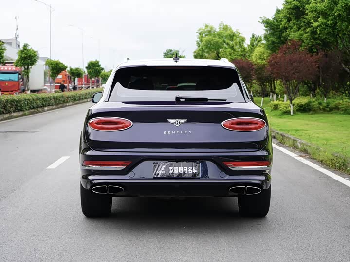 Bentley Bentayga, 2022 — фото 5 из 9