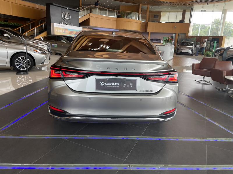 Lexus ES, 2024 — фото 4 из 12
