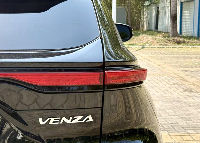 Toyota Venza, 2023 — фото 9 из 12