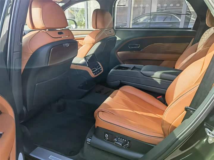 Bentley Bentayga, 2022 — фото 5 из 5