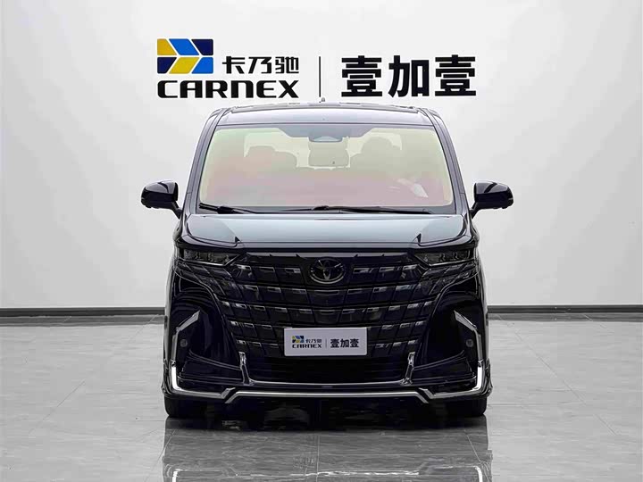 Toyota Alphard, 2023 — фото 2 из 9