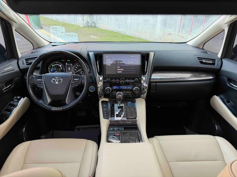 Toyota Vellfire, 2022 — фото 7 из 9