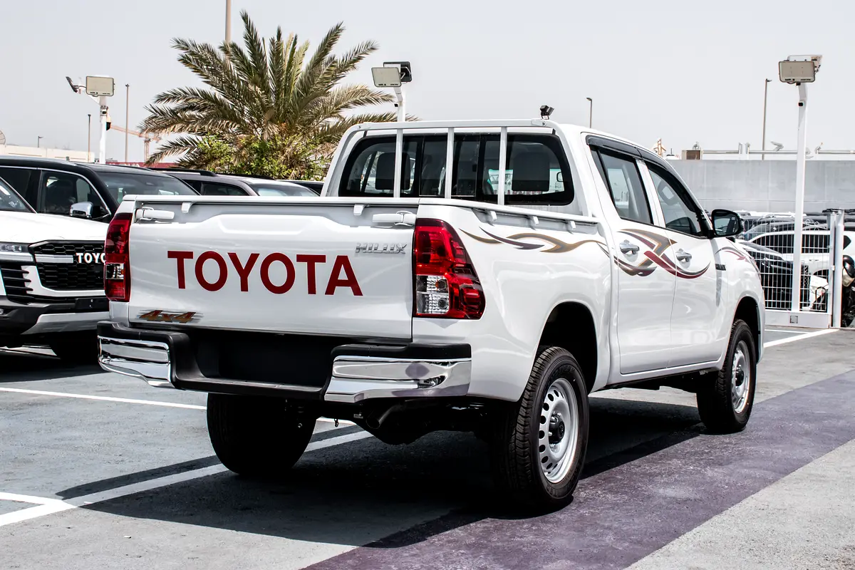 Toyota Hilux, 2026 — фото 7 из 10