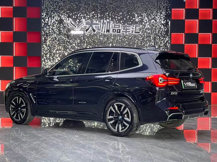 BMW iX3, 2023 — фото 4 из 9