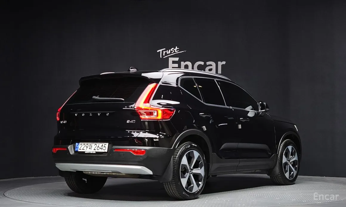 Volvo XC40, 2024 — фото 2 из 12