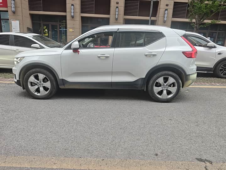 Volvo XC40, 2022 — фото 7 из 9