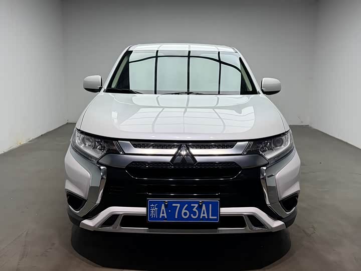 Mitsubishi Outlander, 2023 — фото 2 из 9