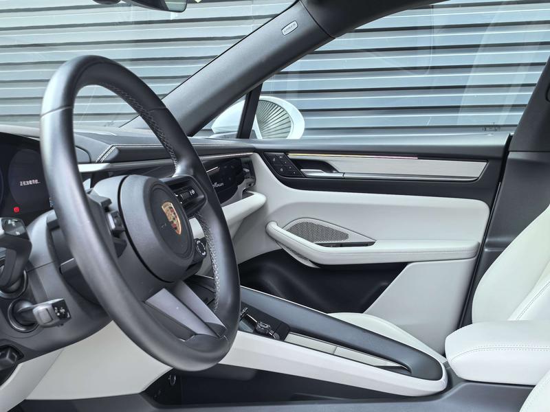 Porsche Macan EV, 2024 — фото 10 из 12