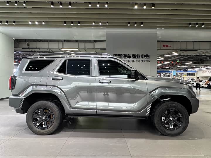 Tank 400 Hybrid, 2024 — фото 4 из 9