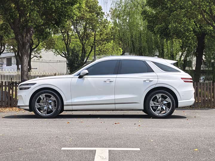 Genesis GV70 EV, 2024 — фото 2 из 9