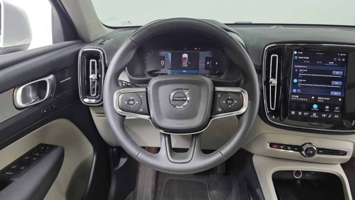 Volvo XC40, 2024 — фото 12 из 12