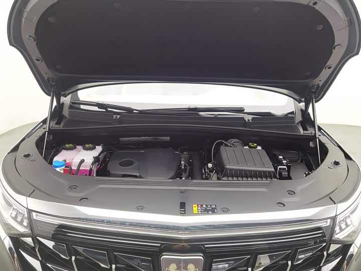 Roewe iMax 8 EV, 2026 — фото 6 из 9