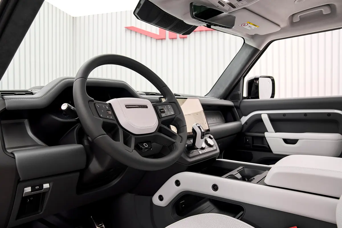 Land Rover Defender, 2026 — фото 9 из 10