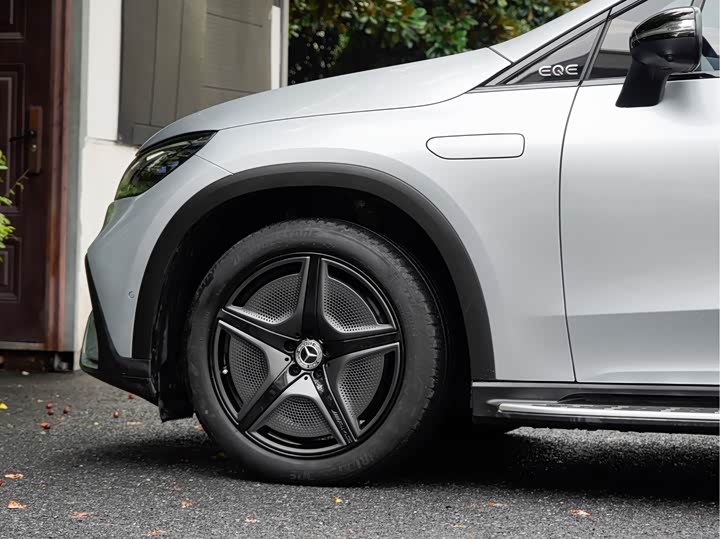 Mercedes-Benz EQE SUV, 2024 — фото 7 из 9