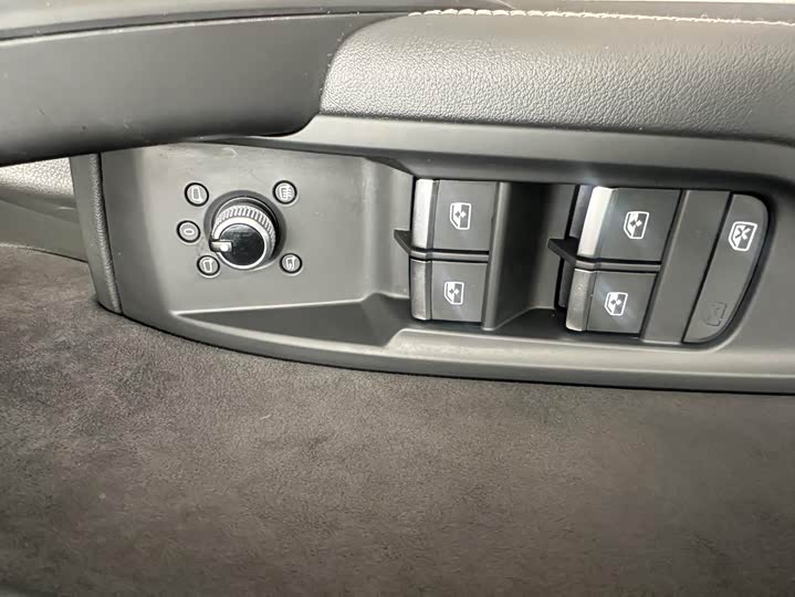 Audi Q5L Sportback, 2022 — фото 4 из 9