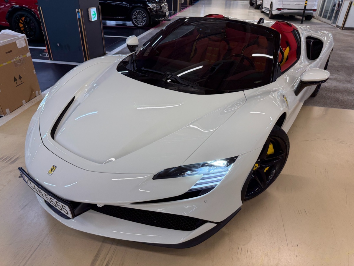 Ferrari SF90, 2023 — купить в Москве под ключ