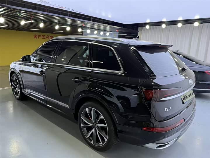 Audi Q7, 2023 — фото 4 из 9