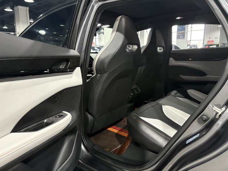 Changan UNI-V Hybrid, 2024 — фото 9 из 10