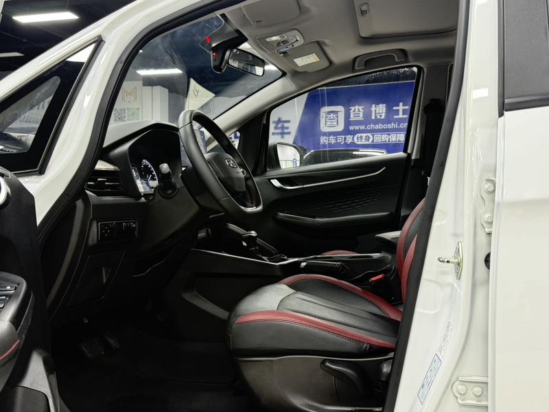 Geely Vision X3, 2021 — фото 10 из 12