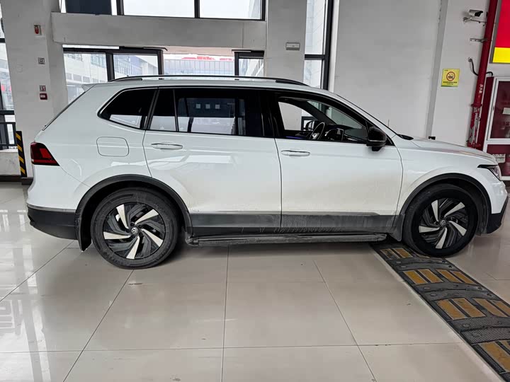 Volkswagen Tiguan L Pro, 2024 — фото 6 из 9