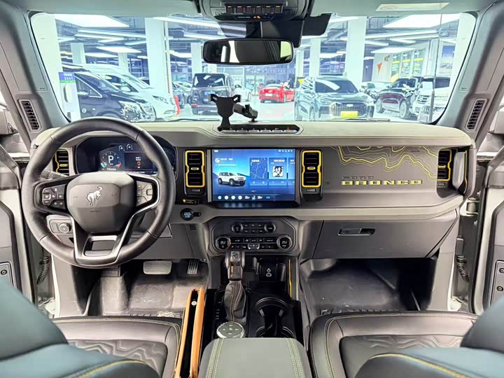 Ford Bronco, 2025 — фото 8 из 9