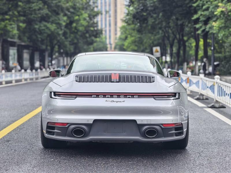 Porsche 911, 2022 — фото 5 из 9