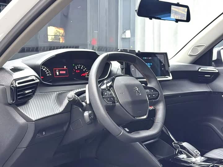 Peugeot 2008, 2023 — фото 6 из 9
