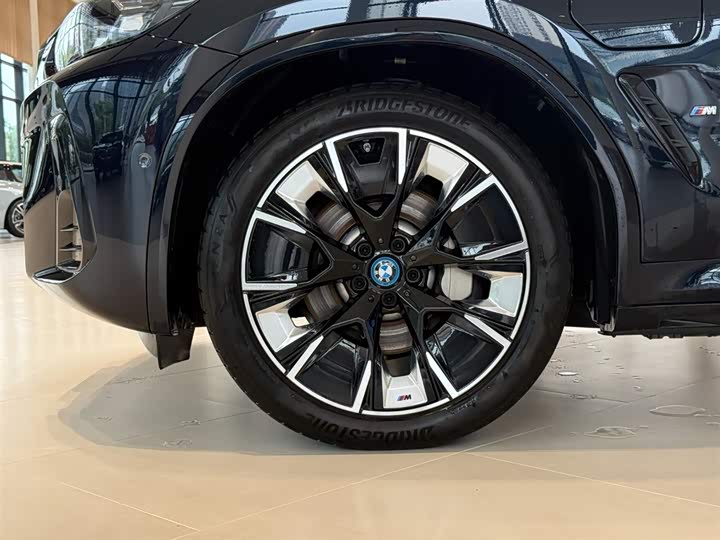 BMW iX3, 2024 — фото 6 из 9