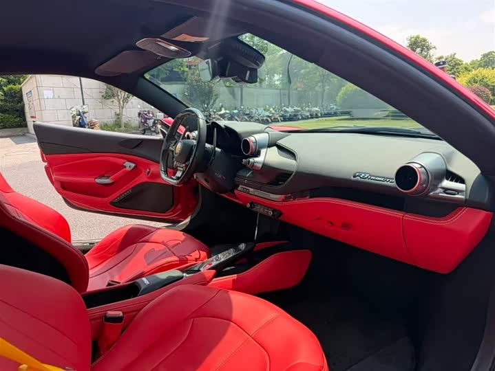 Ferrari F8, 2022 — фото 9 из 9