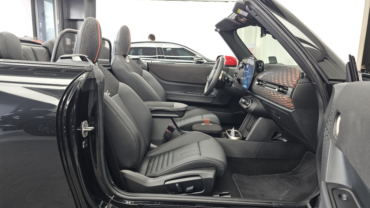 Mini Cooper Convertible, 2025 — фото 10 из 12