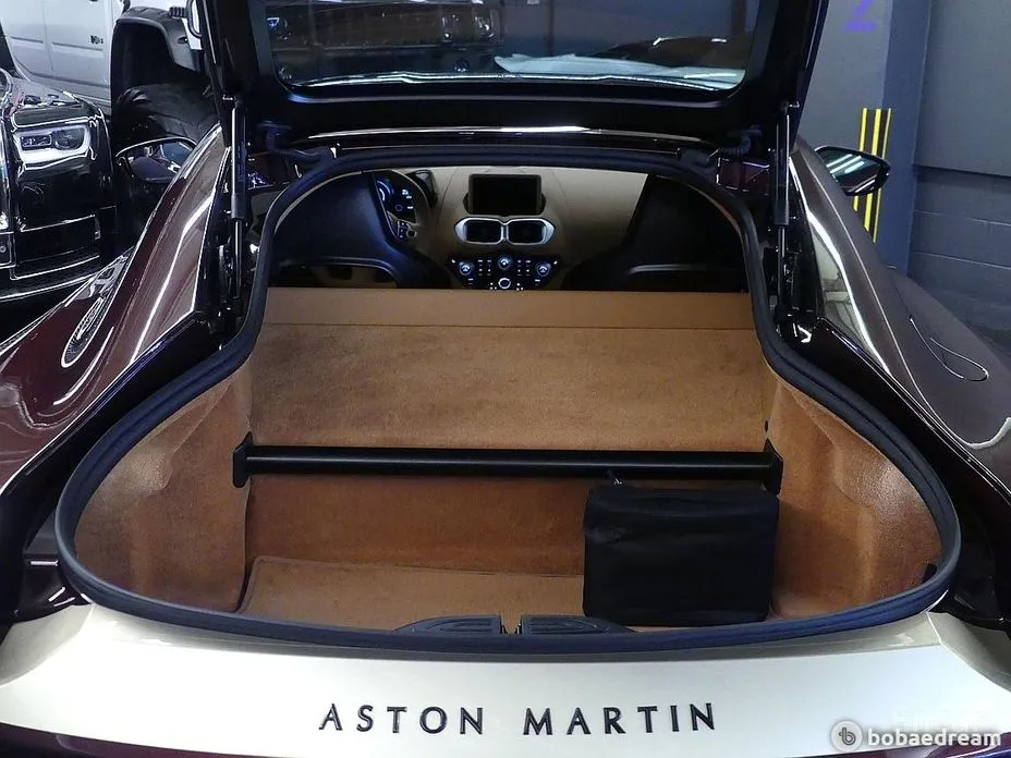 Aston Martin Vantage, 2022 — фото 9 из 12