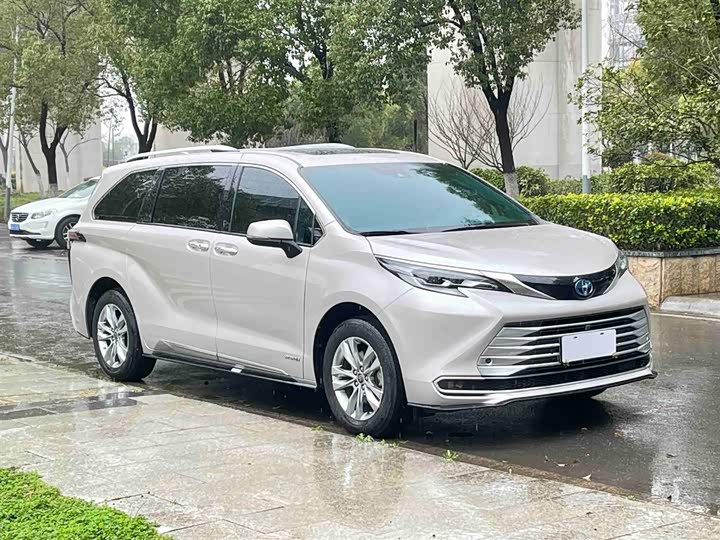 Toyota Sienna, 2022 — фото 4 из 9