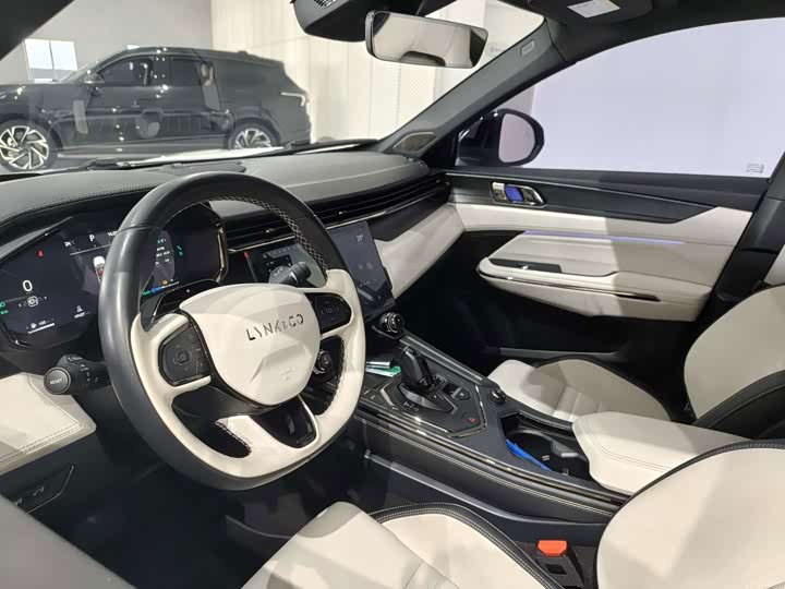 Lynk & Co 01 EM-P Hybrid, 2022 — фото 4 из 9