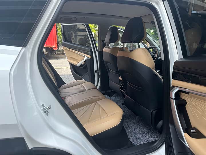 Geely Atlas L, 2023 — фото 8 из 9