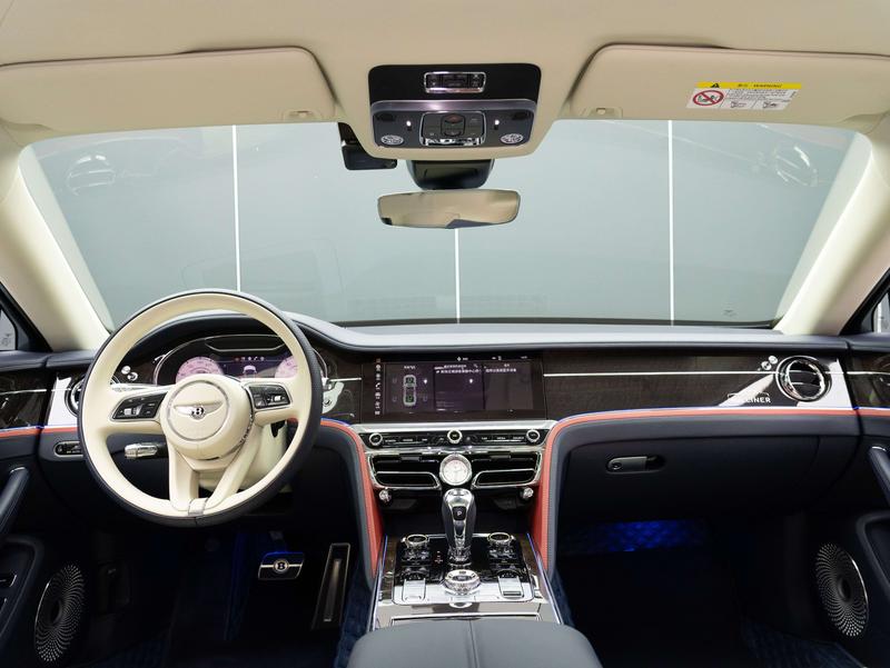 Bentley Flying Spur, 2022 — фото 6 из 11