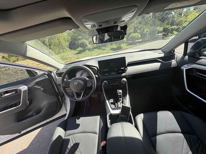 Toyota RAV4, 2025 — фото 6 из 9
