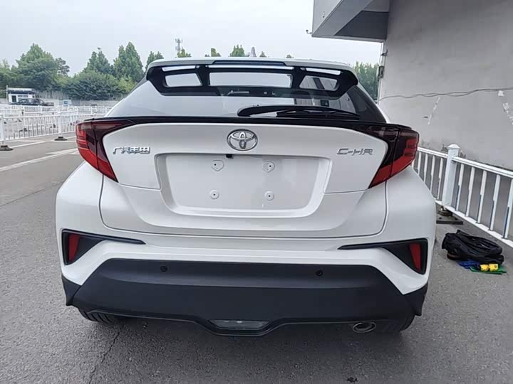 Toyota C-HR, 2023 — фото 4 из 9