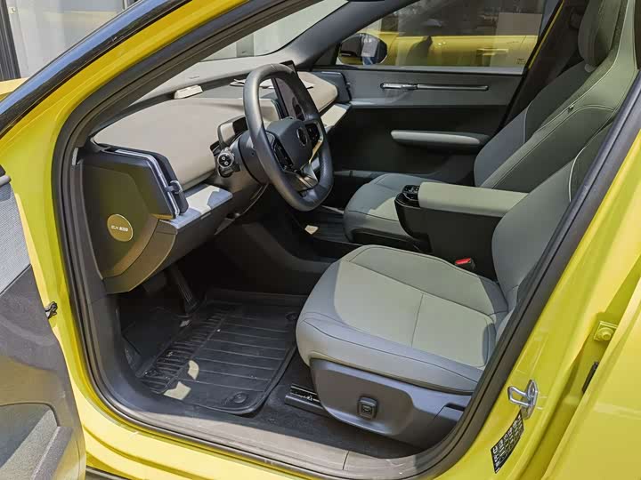 Volvo EX30, 2024 — фото 7 из 9