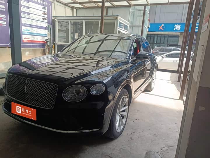 Bentley Bentayga, 2023 — купить в Смоленске под ключ