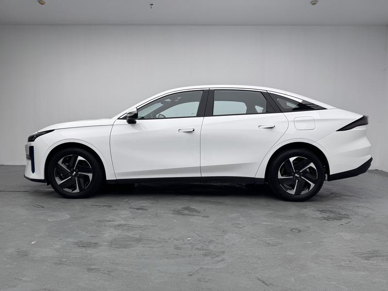 Geely Galaxy L6, 2023 — фото 4 из 12