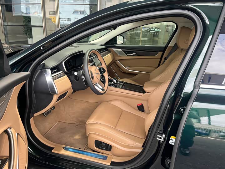Jaguar XF L, 2025 — фото 4 из 9