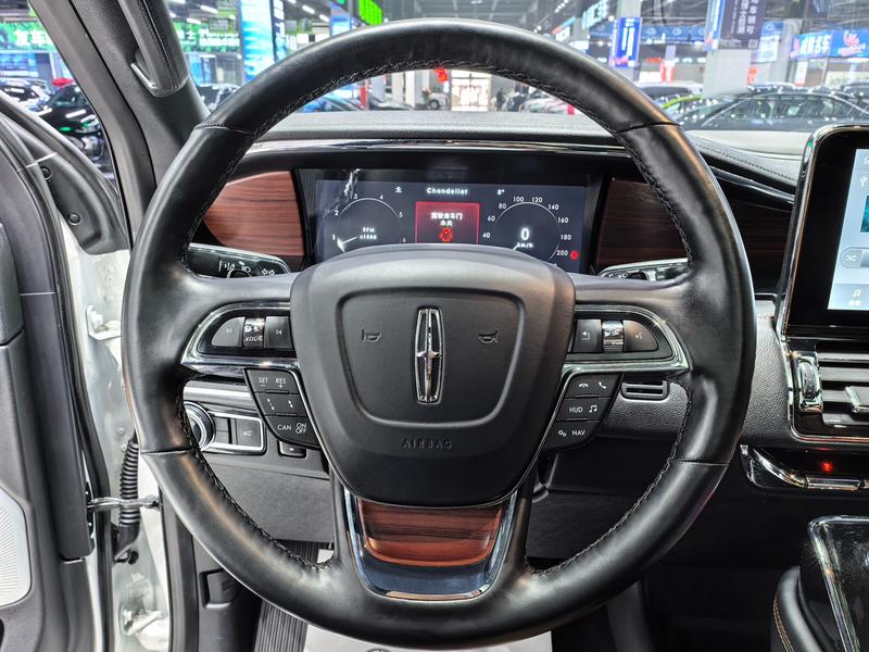Lincoln Navigator, 2023 — фото 9 из 12