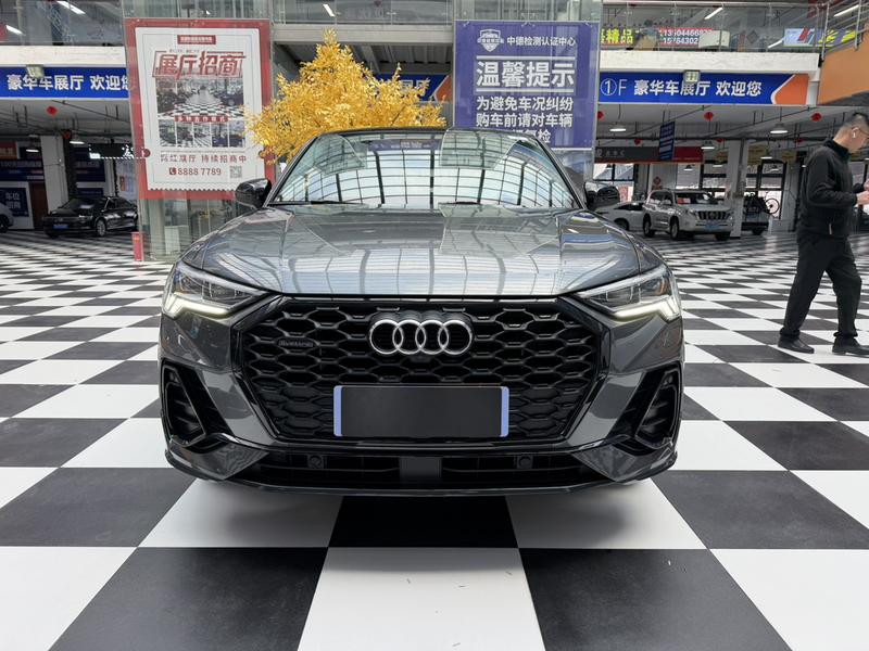 Audi Q3 Sportback, 2021 — фото 2 из 12