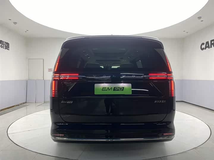 Volvo EM90, 2026 — фото 6 из 9