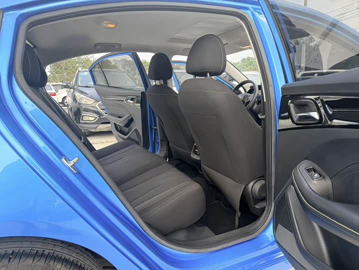 Roewe i5, 2021 — фото 8 из 9