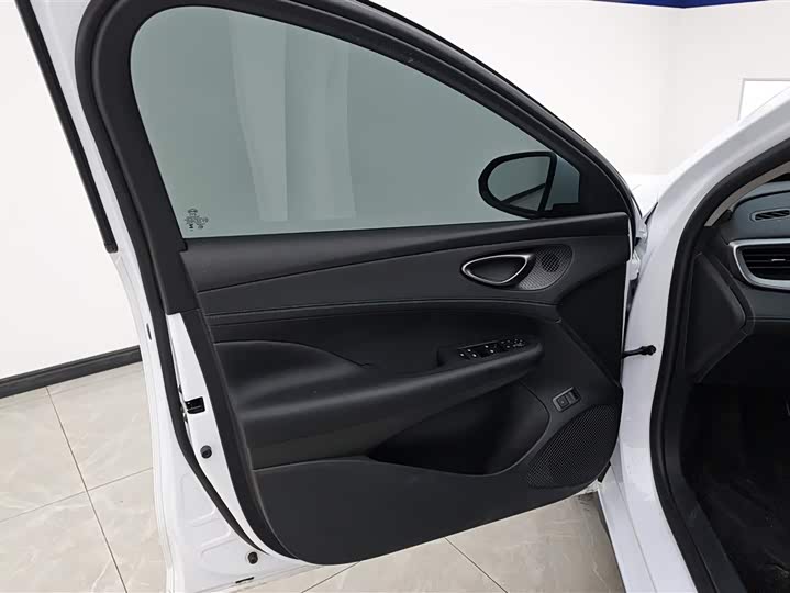 BYD Seal 05 DM-i Hybrid, 2025 — фото 7 из 9