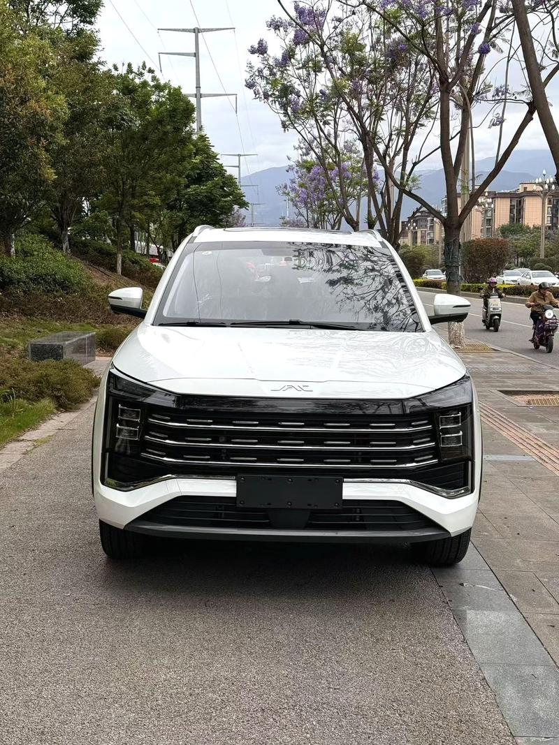 JAC X8 Plus, 2024 — фото 2 из 9