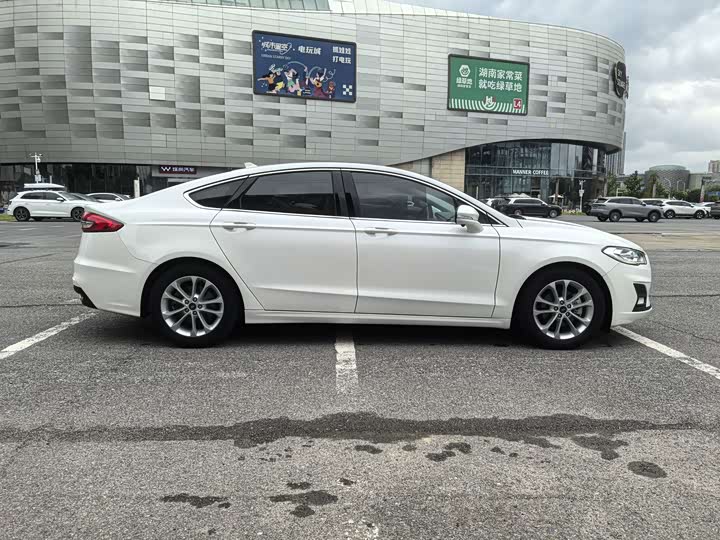 Ford Mondeo, 2022 — фото 7 из 9